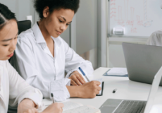 Bulletins de paie, guide du recrutement, index d’égalité professionnelle : les nouveautés